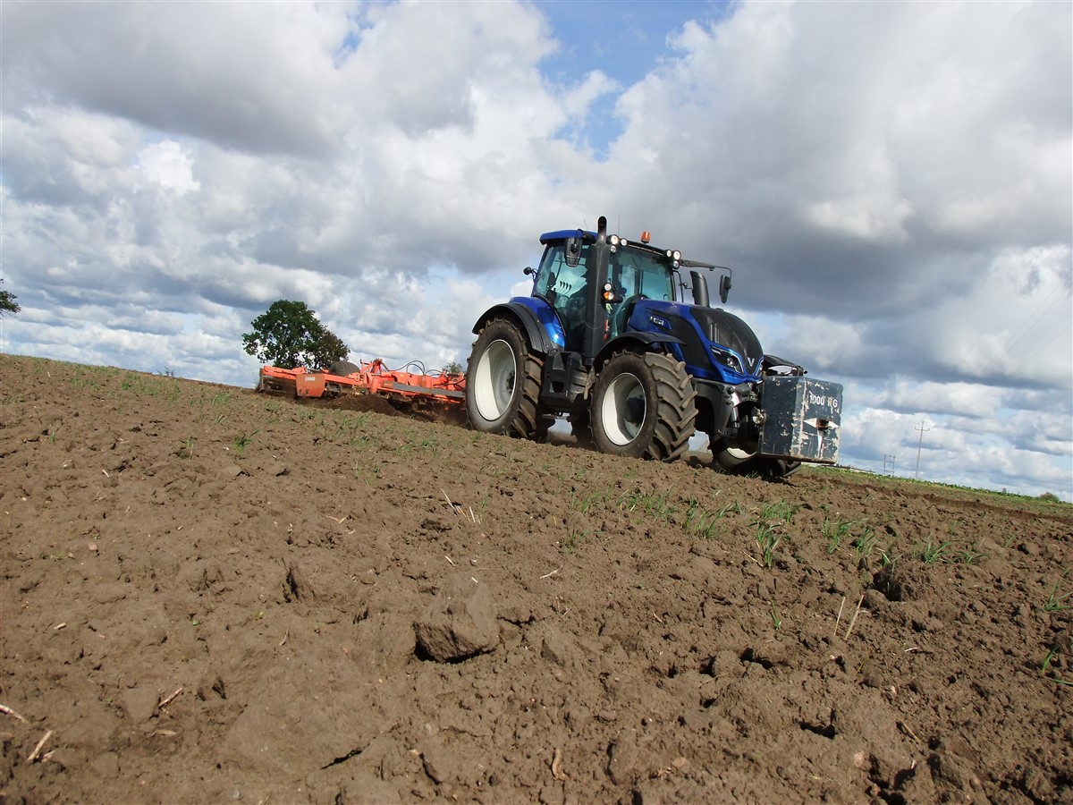 DSCF7030 CLAAS AXION 960 TerraTrac – nasza fotorelacja z pola