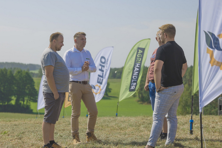 Akademia Agrihandler 1 foto Trzeci pokos na polu doświadczalnym Akademii Agrihandler   113% trawy więcej z takiego samego areału