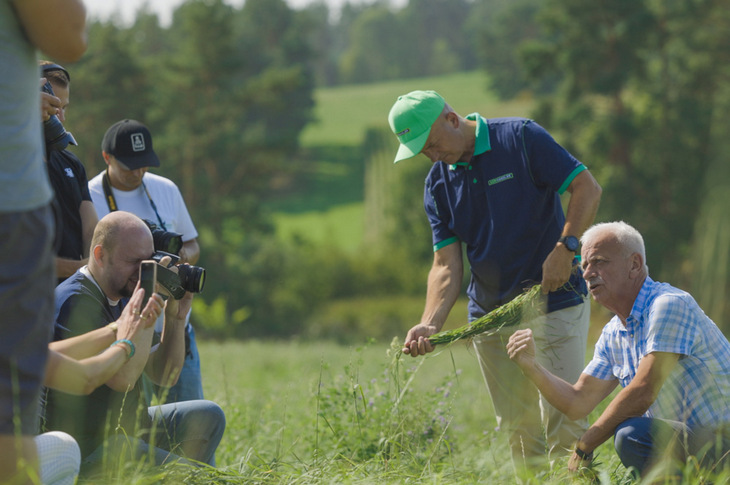 Akademia Agrihandler 2 foto Trzeci pokos na polu doświadczalnym Akademii Agrihandler   113% trawy więcej z takiego samego areału