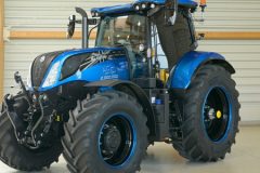 New Holland jubileuszowy 240x160 Poznaj zwycięzców konkursu „Tractor of the Year 2023”