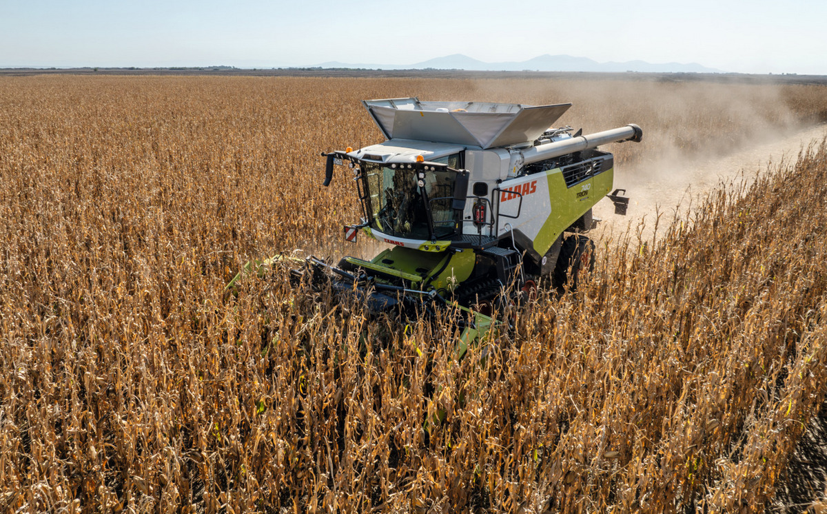 Claas Trion 740 2 CLAAS TRION 740   kompaktowy kombajn hybrydowy z pojedynczym rotorem