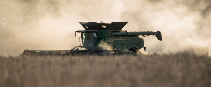 John Deere w gospodarstwie Baranowskich a Trwałość, niezawodność i rolnictwo precyzyjne – maszyny John Deere w gospodarstwie Baranowskich w Lęborku