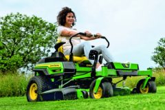 John Deere Z370R Electric 240x160 Zgrabiarka taśmowa Falca 2 900 – nowość w ofercie SaMASZ