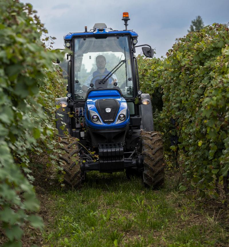 New Holland Advanced Vision Assisted Guidance System naprowadzania dla ciągników specjalistycznych New Holland zdobywa nagrodę EIMA