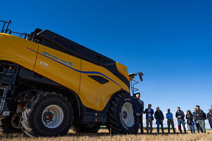 dsc03921 Michelin opracował dwa nowe modele opon przeznaczone specjalnie dla kombajnu New Holland CR11