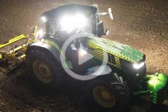 Agro Sharing John Deere 7R 350 Bednar Terraland film 240x160 EFL: Aż 94% gospodarstw rolnych pożycza maszyny. Od innego rolnika lub wyspecjalizowanej firmy