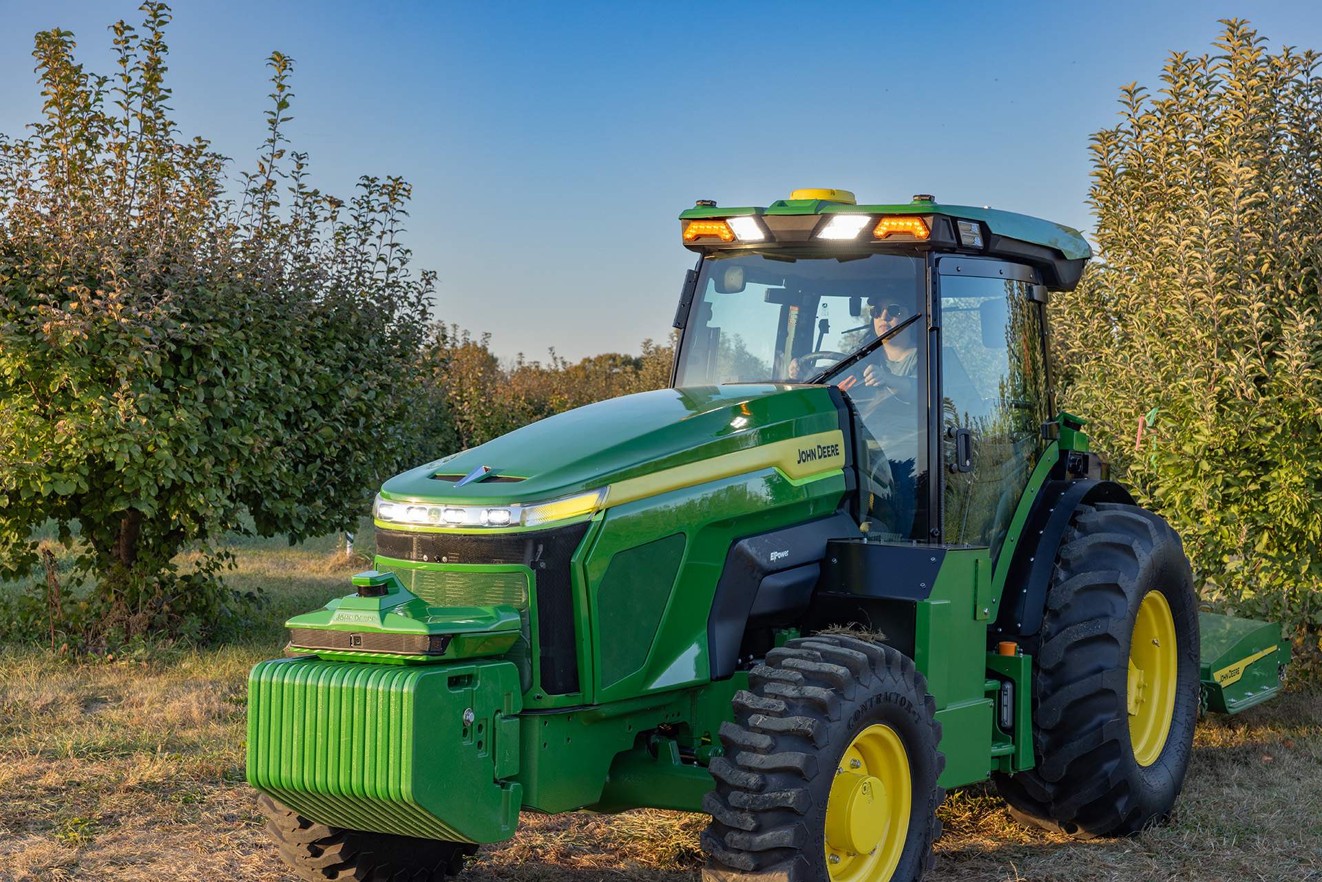 E Power tractor 01 John Deere prezentuje nowe autonomiczne maszyny i technologie na targach CES 2025