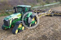 John Deere 8RX 410 eAutoPowr Bednar Swifterdisc CGFP film 240x160 Błotna katownia! W polu New Holland T7070 z kultywatorem Mandam   VIDEO