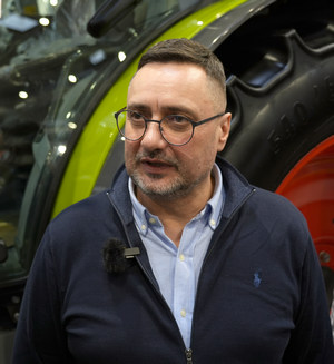 Claas Axos Pan Walenty CLAAS prezentuje nowe kompaktowe ciągniki serii AXOS 3