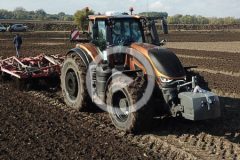 Valtra S 416 Unlimited Horsch Tiger film 2024 240x160 NEW HOLLAND CR11 z hederem McDon 15,2 m – Co o nim wiemy?